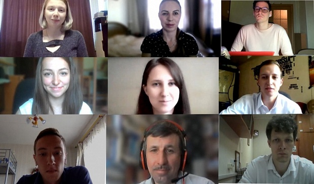 Магистранты и преподаватели перед защитой