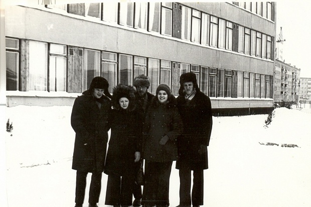 У здания на ул. Матросова